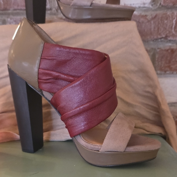 Charles David Red and Tan Platform Heels - Picture 3 of 14